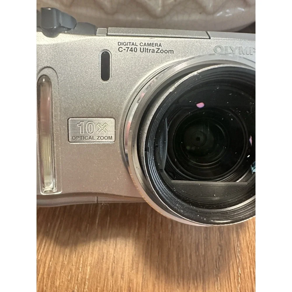 Olympus Camedia C-740 3.2MP Digital Point & Shoot Camera UNTESTED W/ Memory Card